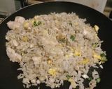 Foto langkah ke 3 dari resep Nasi goreng hijau.