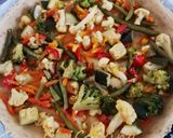 Une image de l'étape 4 de Tarte salée aux légumes et aux épices avec pâte brisée aux graines de sésame dorées.