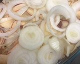 Foto del paso 2 de la receta: 272. Merluza gratinada sobre lecho de verduras y frutas (principal pescado)