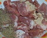 Foto del paso 1 de la receta: Brochetas de bondiola y champiñones