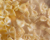 Foto del paso 7 de la receta: Farfalle veganas con salsa de tomate y curry