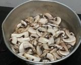 Foto langkah ke 3 dari resep Ayam jamur kecap toping mie ayam.