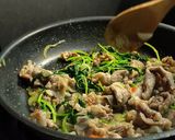 Foto langkah ke 3 dari resep Tumis Bayam Daging.