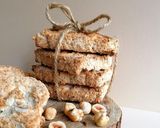 Foto del passaggio 4 della ricetta Biscotti morbidi di albumi alle nocciole