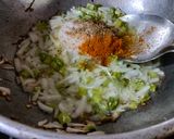 आंबट दहीबेसन (Dahi Besan Recipe In Marathi) रेसिपी स्टेप 3 फोटो 