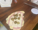 Foto del paso 1 de la receta: Rollo mi de masa brisa relleno de jamón York tranchetes y jalapeños