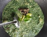 Foto langkah ke 4 dari resep Sayur Daun Ubi Tumbuk & Sambel Teri Kecombrang.