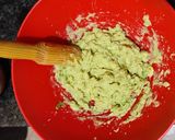 Foto del paso 2 de la receta: Conos rellenos de guacamole con atún y salsa sweet chilli
