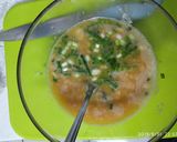 Foto langkah ke 3 dari resep Thai pork omelet recipe (ไข่เจียวหมูสับ).