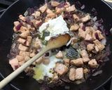 Une image de l'étape 8 de Tagliatelles au saumon, oignon rouge et vodka.