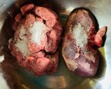 Hình bước làm 1 của món Lòng heo và cật heo luộc