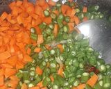 கேரட் பீன்ஸ் பொரியல்(carrot beans poriyal recipe in tamil) ரெசிபி ஸ்டேப் 3 புகைப்படம்