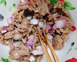 Hình bước làm 2 của món Gỏi bò bắp cải tím