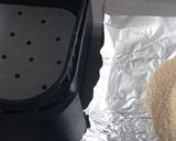 Foto del passaggio 3 della ricetta Mozzarella in carrozza in friggitrice ad aria