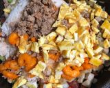 Hình bước làm 3 của món Cơm chiên dương châu