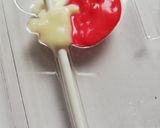 Gambar langkah 3 resipi My melody choc lolipop.