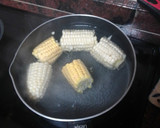 Foto del paso 3 de la receta: Contramuslos asados en freidora de aire con papas arrugas, piña y mojo verde