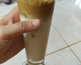 Foto langkah ke 3 dari resep Dalgona coffee ala rumahan.