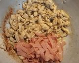 Foto del paso 3 de la receta: Tallarines de arroz con pollo y jamón en salsa de soja