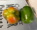 Une image de l'étape 1 de Courgettes et poivrons au lard et épices.