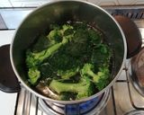 Foto del passaggio 2 della ricetta Orecchiette con broccoli saporite