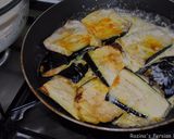 A picture of step 2 of Eggplatns onions with tomato sauce.