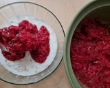 Foto del paso 2 de la receta: Postrecito de yogur firme de frutilla 🍓 bajo en calorías