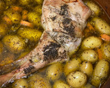 Foto del paso 3 de la receta: Pierna de Cabrito al horno con patatas y zanahoria