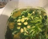 Hình bước làm 2 của món Canh Kale nấu nấm đậu non