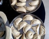 सूजी ड्राई फ्रूट गुजिया (suji dry fruits gujiya recipe in Hindi) रेसिपी चरण 11 फोटो