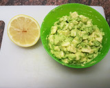 Foto del paso 1 de la receta: Tartar de aguacate y salmón ahumado