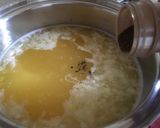 A picture of step 2 of Oriental egg-drop sweet corn soup.