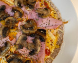Foto del paso 4 de la receta: Tortipizza funghi: champiñón jamón y queso