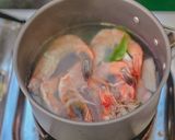 A picture of step 7 of Tom Yum Kung Creamy River Prawn Spicy Soup Recipe - Delicious and Zesty 😊.