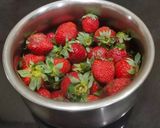 A picture of step 1 of Strawberry Halwa.