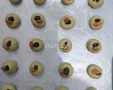 Foto langkah ke 2 dari resep Matcha Raisin Almond Cookies Gluten Free.