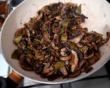 Foto del paso 4 de la receta: Tirabeques con setas