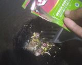 Foto langkah ke 3 dari resep ••Nasi goreng daun jeruk purut••.