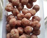 Foto langkah ke 3 dari resep BOLA DAGING isi MOZZARELLA.