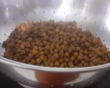 A picture of step 2 of Black chickpeas salad.