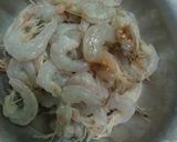 รูปขั้นตอนการทำที่ 2 ของ กุ้งผัดกระเทียมพริกไทย😋