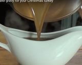 A picture of step 5 of Turkey Gravy.