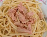 # 24 04 47 Bucatini tészta olajban eltett tonhalfilével, póréhagymával és sáfránnyal recept fázis 11 fotója