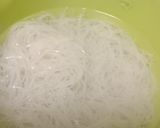 Foto langkah ke 1 dari resep Bihun goreng putih.