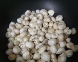 મખાણા ડ્રાયફ્રૂટ લાડુ(Makhana dryfruit laddu recipe in Gujarati) રેસીપી સ્ટેપ1ફોટો