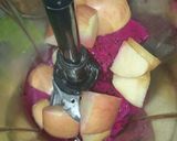 Foto langkah ke 2 dari resep Jus Buah Naga dan Apel.