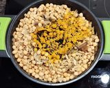 Foto del paso 4 de la receta: Garbanzos con soja texturizada, champiñones y espinacas
