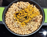 Foto del paso 4 de la receta: Garbanzos con soja texturizada, champiñones y espinacas
