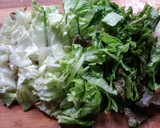Foto del paso 1 de la receta: Buñuelos de lechuga, cebolla y queso parmesano