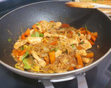 Foto del paso 4 de la receta: Pollo al wok rápido y fácil